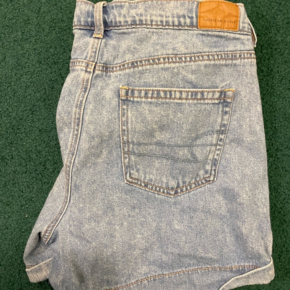 American Eagle mom short! Size 10